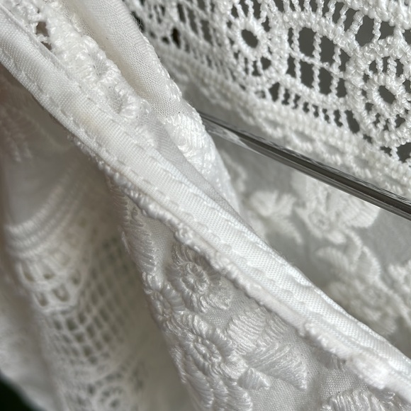 Banana Republic beautiful lace crochet top - Picture 5 of 9